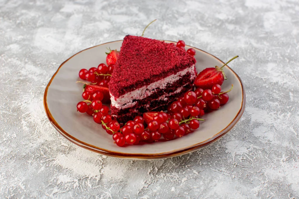 Bolo de frutas vermelhas: receita fácil para uma sobremesa